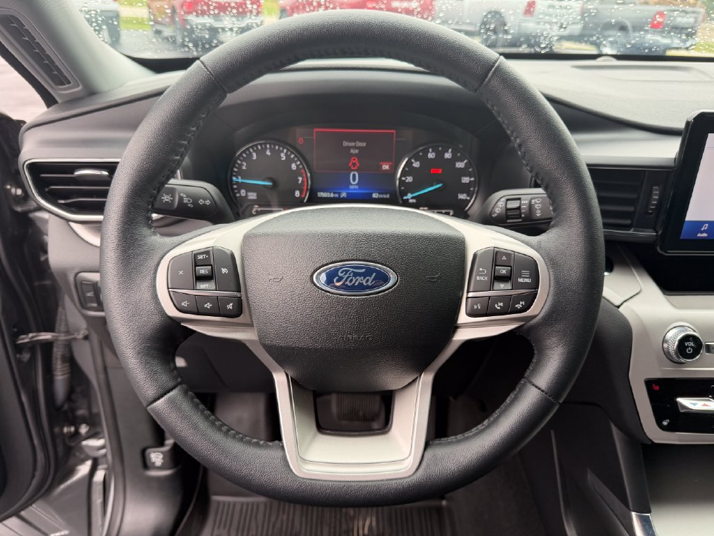 Used 2024 Ford Explorer XLT w/ Equipment Group 202A AWD/4WD image 28