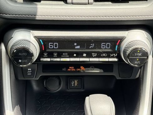 Used 2025 Toyota RAV4 LE AWD/4WD image 18