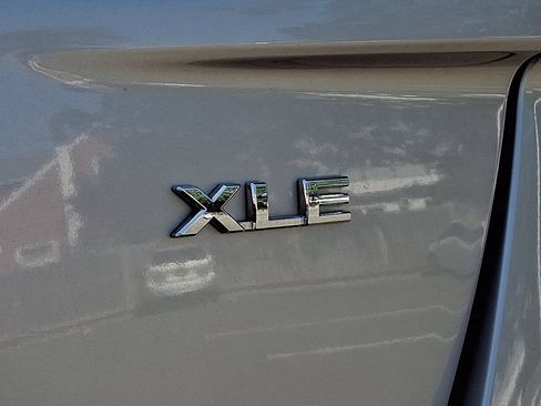 Used 2022 Toyota Prius Prime XLE FWD image 31