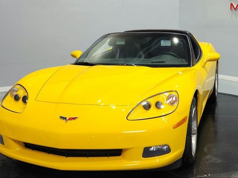 Used 2006 Chevrolet Corvette Coupe w/ Preferred Equipment Group RWD image 4