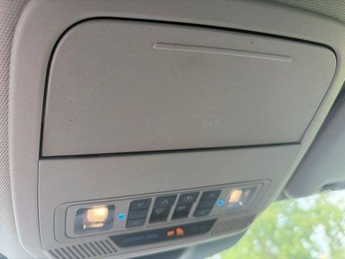 Used 2021 Ford Explorer XLT w/ Equipment Group 202A AWD/4WD image 30