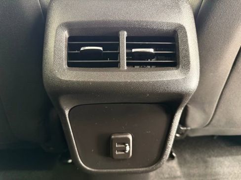 Used 2024 Chevrolet Equinox LT image 29