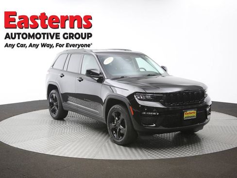 Used 2023 Jeep Grand Cherokee Limited w/ Black Appearance Package AWD/4WD image 51