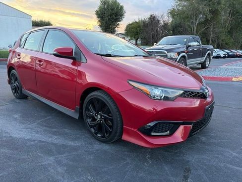 Used 2018 Toyota Corolla iM w/ All-Weather Mat Package FWD image 2