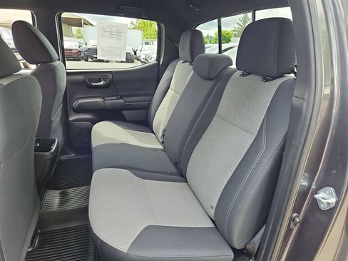 Used 2021 Toyota Tacoma TRD Off-Road w/ Technology Package AWD/4WD image 14