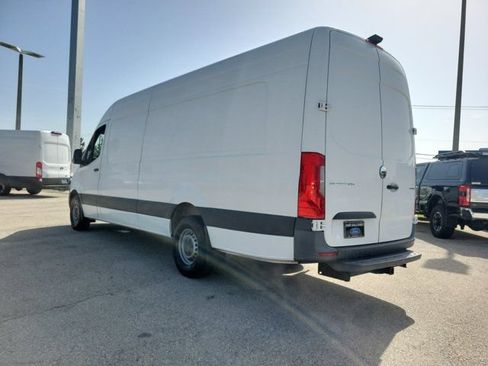 Used 2021 Freightliner Sprinter 2500 RWD image 4