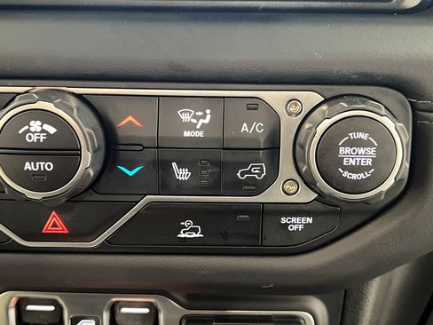 Used 2025 Jeep Gladiator Mojave w/ Convenience Group AWD/4WD image 50