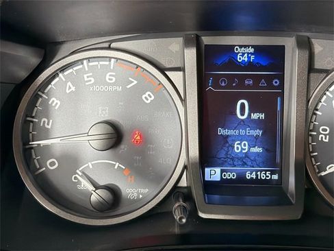 Used 2018 Toyota Tacoma TRD Sport w/ Technology Package image 13