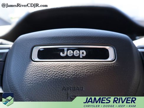 Used 2023 Jeep Compass Limited image 26