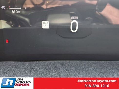 Used 2025 Ford Expedition Active image 17