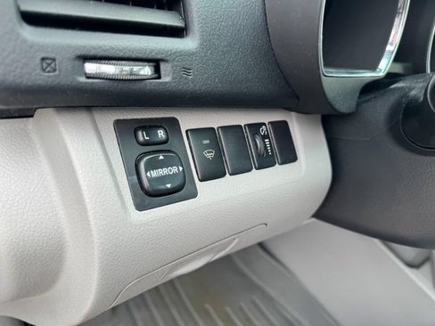 Used 2010 Toyota Highlander Limited AWD/4WD image 18