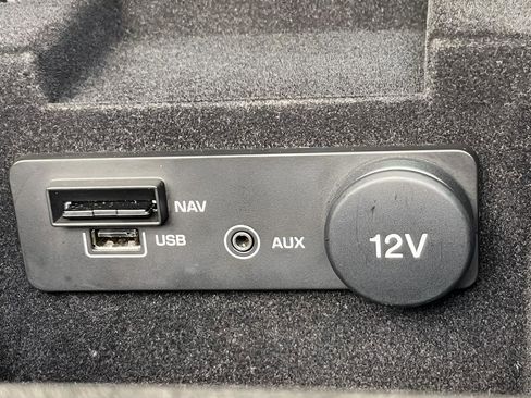 Used 2018 Jaguar F-PACE Premium image 37