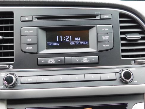 Used 2017 Hyundai Elantra SE FWD image 11