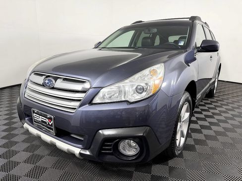 Used 2014 Subaru Outback 2.5i Limited w/ Moonroof Package AWD/4WD image 3