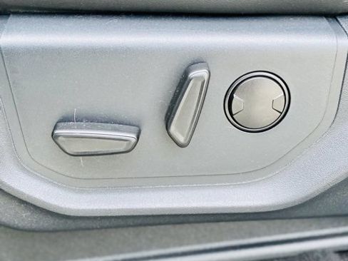 Used 2024 Ford Expedition XLT image 14