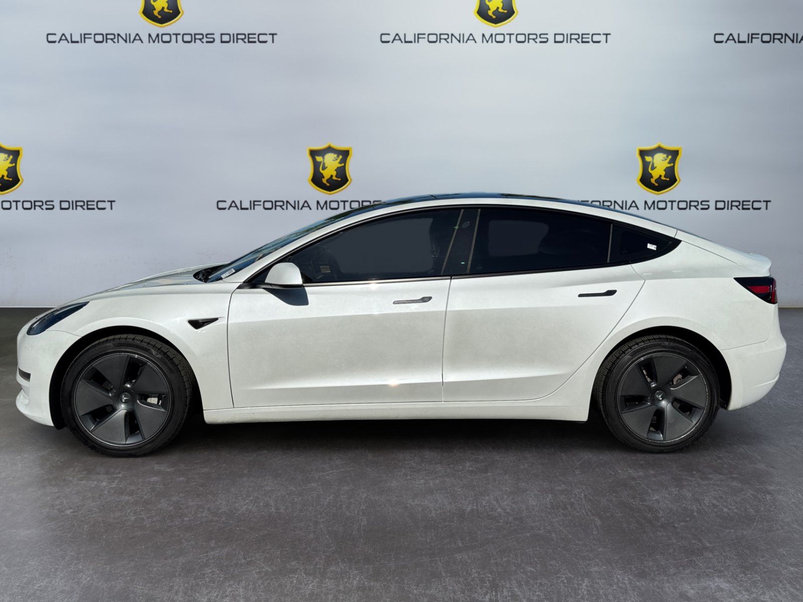 Used 2023 Tesla Model 3 Standard Range RWD image 2