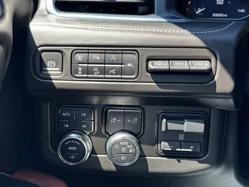 Used 2023 GMC Yukon Denali Ultimate AWD/4WD image 17