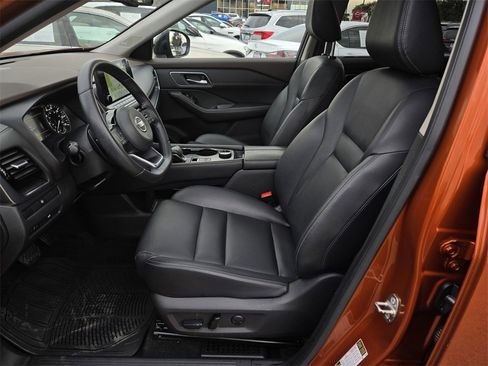 Used 2021 Nissan Rogue SL w/ Premium Package image 17