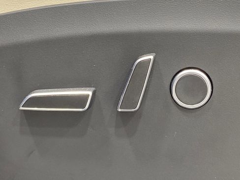 Used 2022 Tesla Model X Plaid image 12