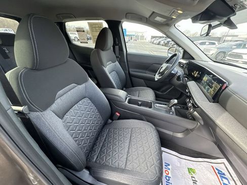 Used 2025 Nissan Kicks SV image 24