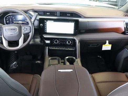 New 2026 GMC Sierra 2500 Denali w/ Denali Reserve Package image 17