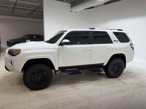 Used 2016 Toyota 4Runner TRD Pro image 4