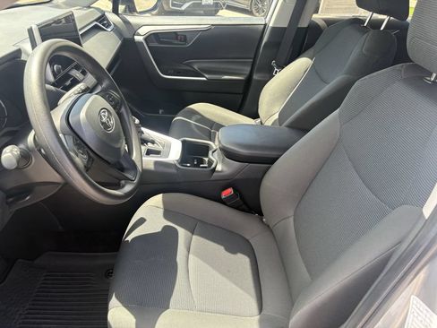 Used 2024 Toyota RAV4 LE AWD/4WD image 8