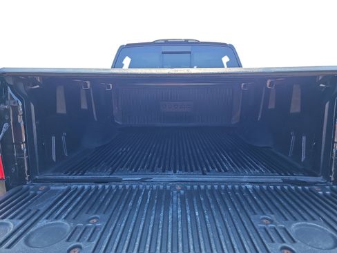 Used 2020 Nissan Titan SV w/ SV Convenience Package RWD image 25