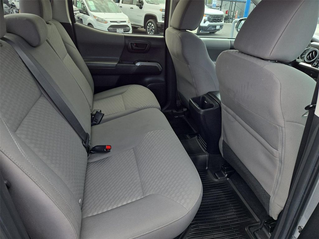 Used 2022 Toyota Tacoma SR5 RWD image 16