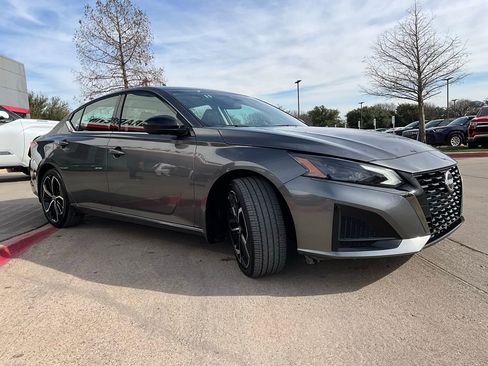 Used 2025 Nissan Altima 2.5 SR image 5