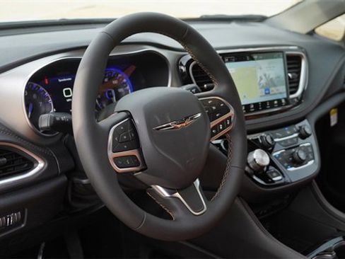 New 2026 Chrysler Pacifica Pinnacle image 20