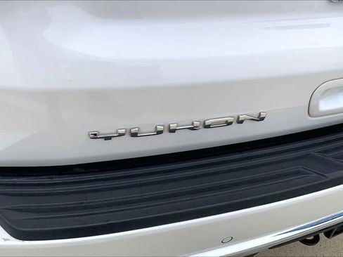 Used 2022 GMC Yukon SLT w/ SLT Premium Package image 19