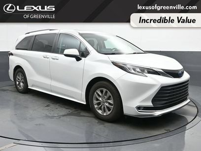 Used 2022 Toyota Sienna XLE