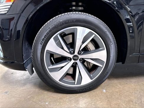 Certified 2024 Audi Q8 e-tron Premium Plus w/ Premium Plus Package AWD/4WD image 11