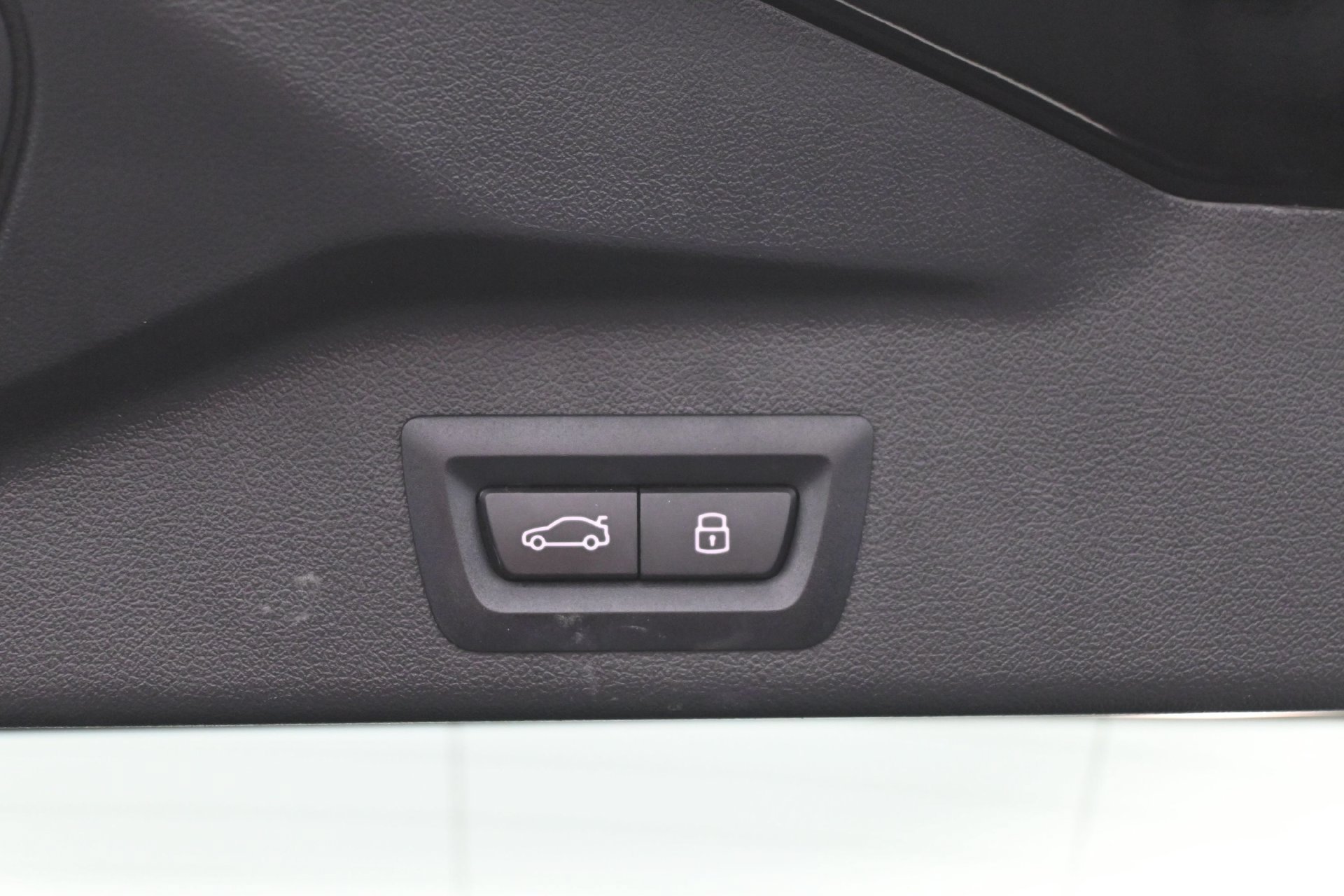 Used 2025 BMW X5 xDrive50e AWD/4WD image 33