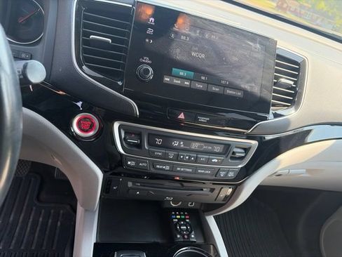 Used 2022 Honda Pilot Touring image 3