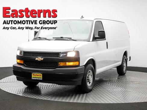 Used 2021 Chevrolet Express 2500 RWD image 1