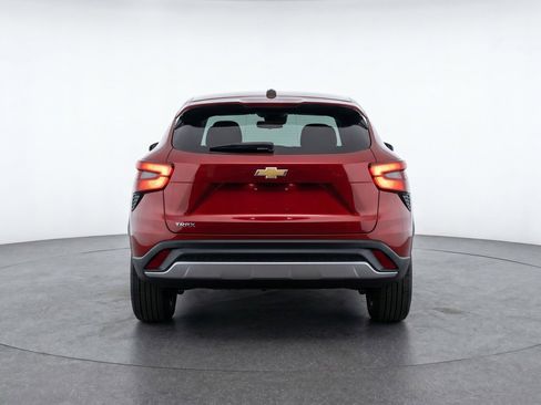 Used 2025 Chevrolet Trax LT FWD image 7