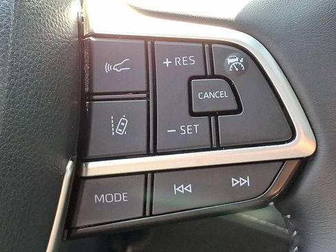 Used 2022 Toyota Highlander XLE image 25