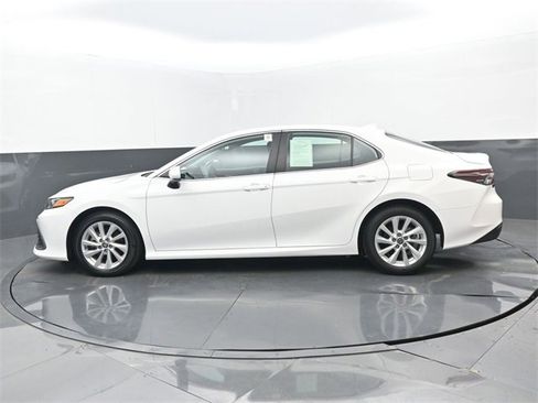 Used 2023 Toyota Camry LE image 21