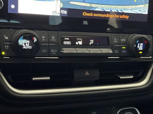 Used 2024 Toyota Grand Highlander AWD image 19