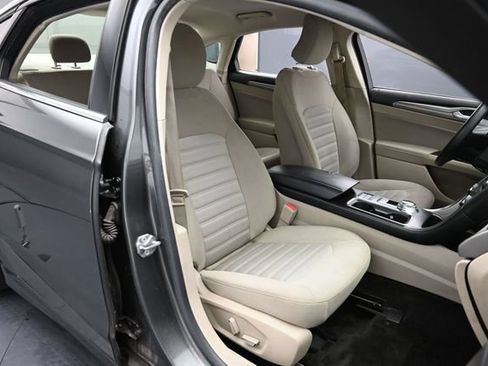 Used 2018 Ford Fusion SE FWD image 27