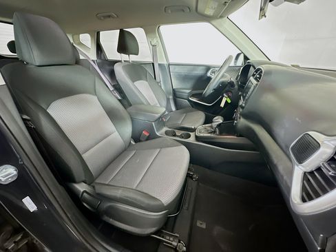 Used 2025 Kia Soul LX w/ LX Technology Package FWD image 29