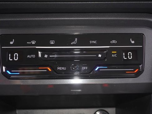 Used 2022 Volkswagen Tiguan SE FWD image 19