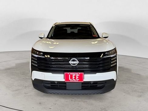Used 2025 Nissan Kicks SV AWD/4WD image 9