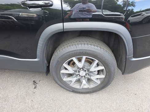 Used 2023 GMC Acadia SLE w/ Driver Convenience Package AWD/4WD image 7