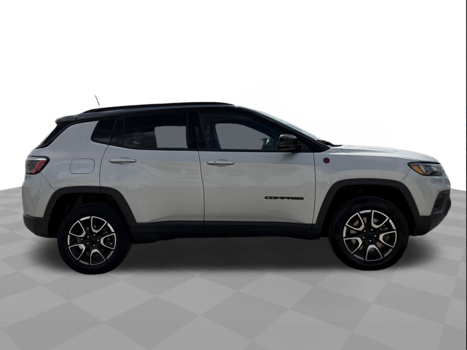 Used 2024 Jeep Compass Trailhawk AWD/4WD image 6