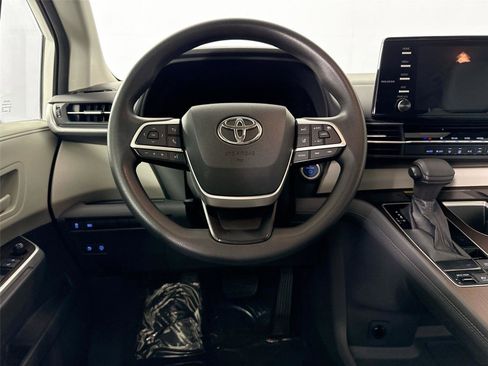 Used 2021 Toyota Sienna LE w/ LE Plus Package image 31