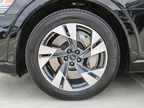 Used 2022 Audi e-tron Premium Plus w/ Premium Plus Package image 11