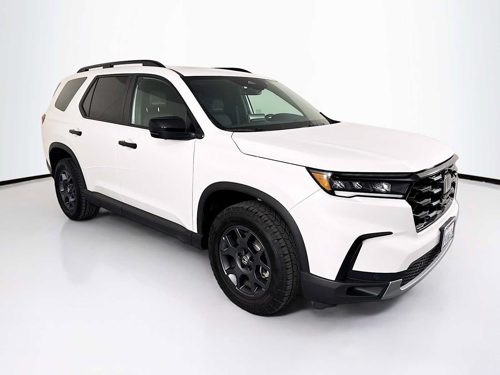 Certified 2025 Honda Pilot TrailSport image 1
